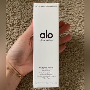 Alo Yoga enzyme facial cleanser (unopened)